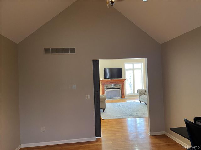 4765 Woodbine Circle S, West Bloomfield Charter Township, MI 48323