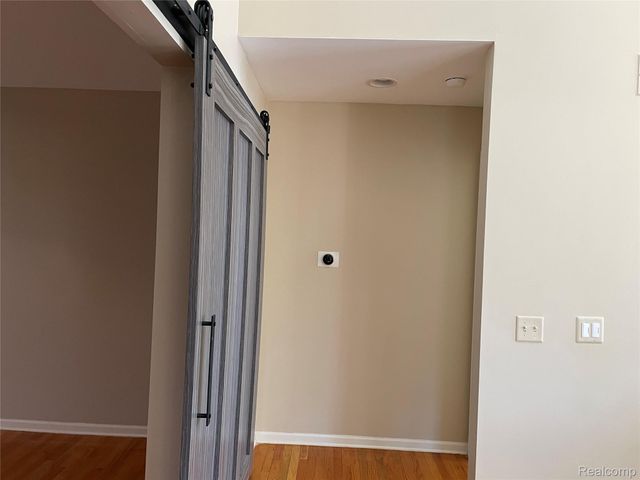 4765 Woodbine Circle S, West Bloomfield Charter Township, MI 48323