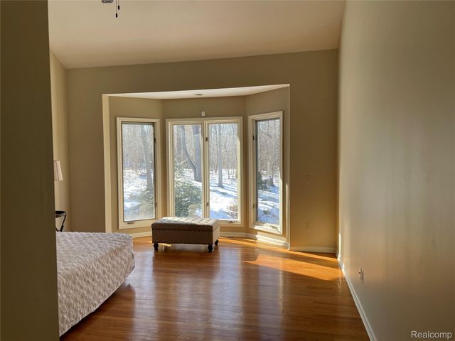 4765 Woodbine Circle S, West Bloomfield Charter Township, MI 48323