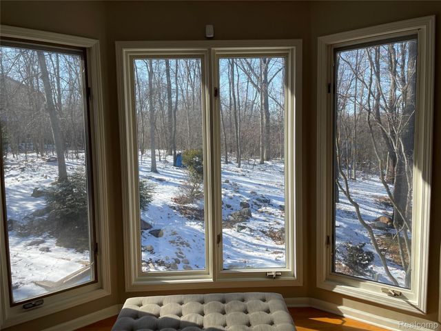 4765 Woodbine Circle S, West Bloomfield Charter Township, MI 48323