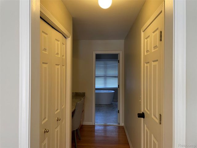 4765 Woodbine Circle S, West Bloomfield Charter Township, MI 48323