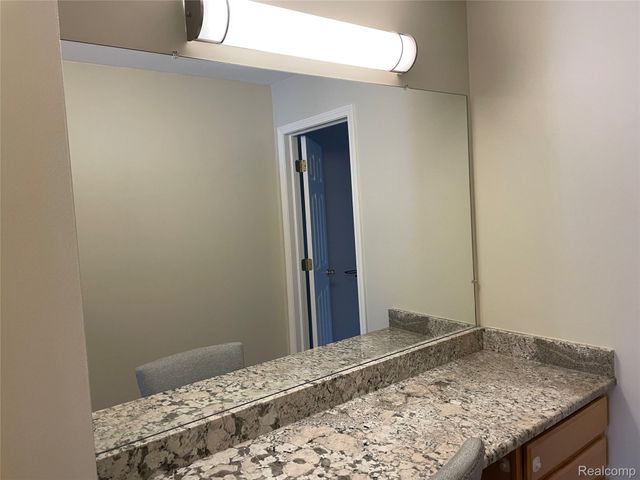 4765 Woodbine Circle S, West Bloomfield Charter Township, MI 48323