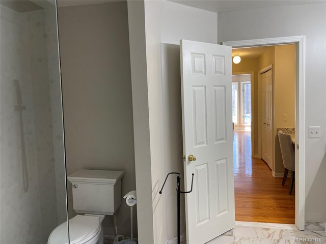 4765 Woodbine Circle S, West Bloomfield Charter Township, MI 48323