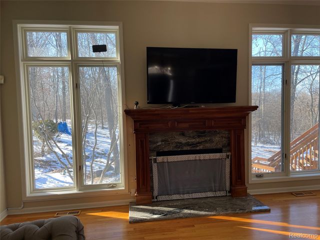 4765 Woodbine Circle S, West Bloomfield Charter Township, MI 48323