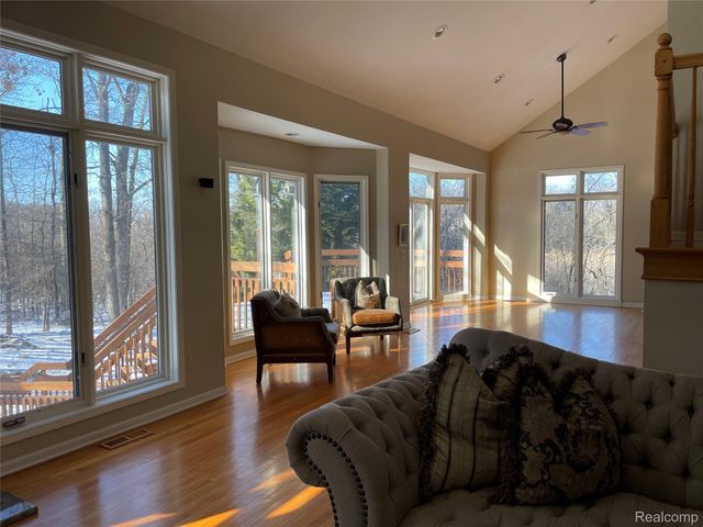 4765 Woodbine Circle S, West Bloomfield Charter Township, MI 48323