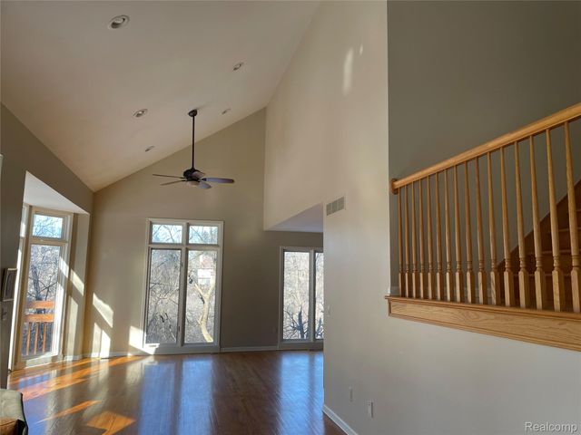 4765 Woodbine Circle S, West Bloomfield Charter Township, MI 48323