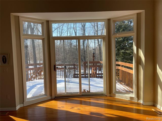 4765 Woodbine Circle S, West Bloomfield Charter Township, MI 48323