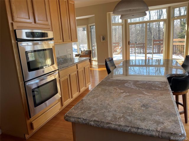 4765 Woodbine Circle S, West Bloomfield Charter Township, MI 48323