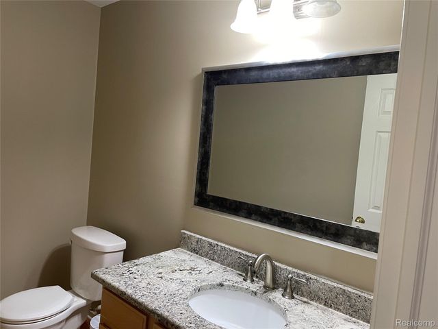 4765 Woodbine Circle S, West Bloomfield Charter Township, MI 48323