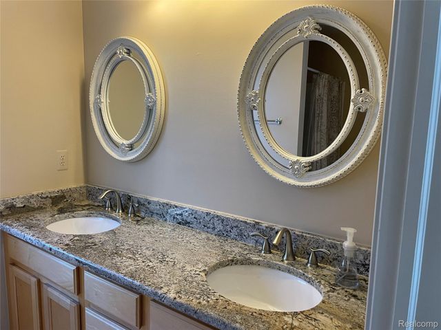 4765 Woodbine Circle S, West Bloomfield Charter Township, MI 48323