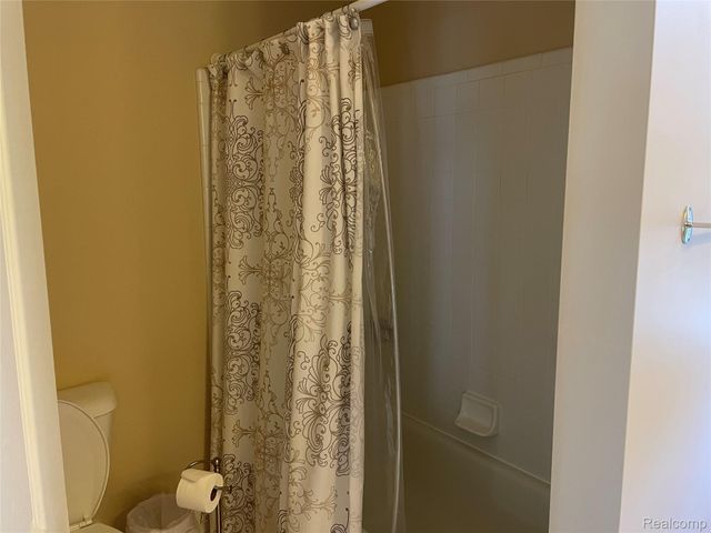 4765 Woodbine Circle S, West Bloomfield Charter Township, MI 48323