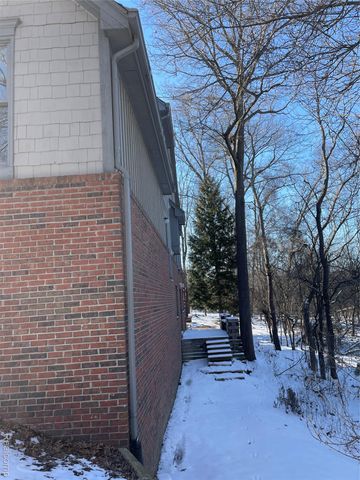 4765 Woodbine Circle S, West Bloomfield Charter Township, MI 48323