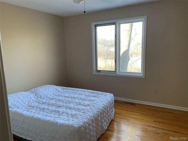 4765 Woodbine Circle S, West Bloomfield Charter Township, MI 48323