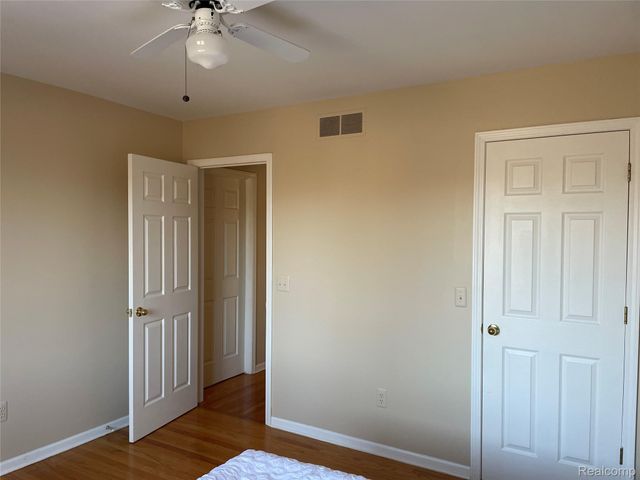 4765 Woodbine Circle S, West Bloomfield Charter Township, MI 48323