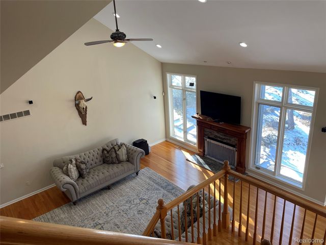 4765 Woodbine Circle S, West Bloomfield Charter Township, MI 48323