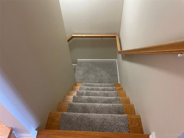 4765 Woodbine Circle S, West Bloomfield Charter Township, MI 48323