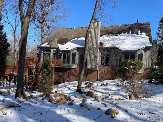 4765 Woodbine Circle S, West Bloomfield Charter Township, MI 48323