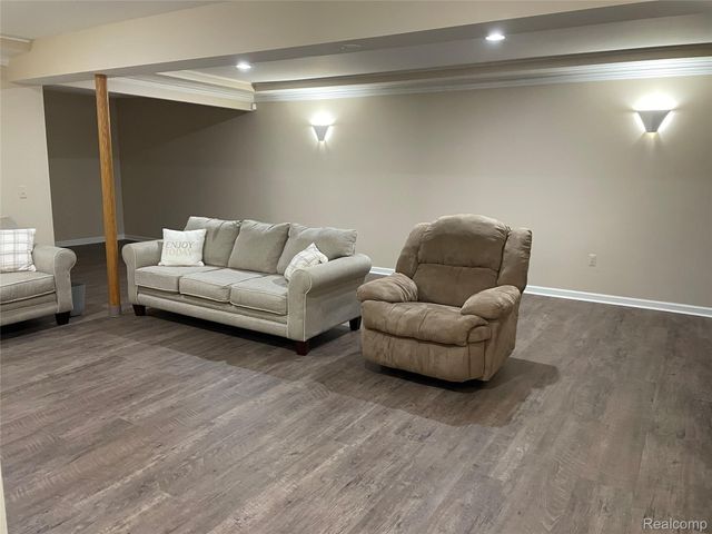 4765 Woodbine Circle S, West Bloomfield Charter Township, MI 48323