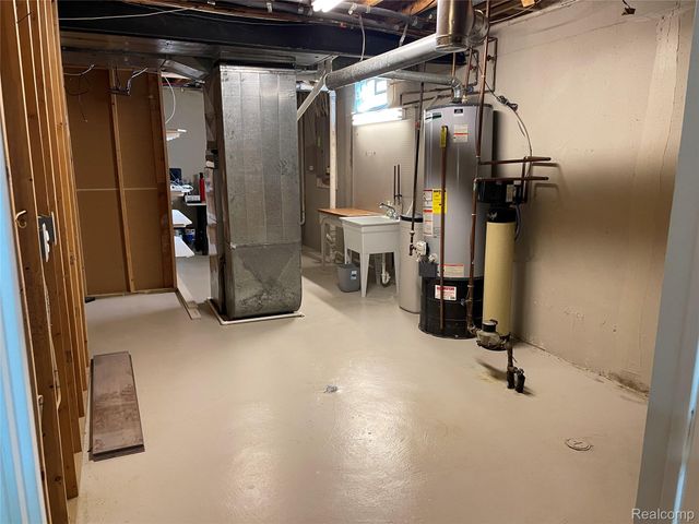 4765 Woodbine Circle S, West Bloomfield Charter Township, MI 48323