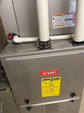 4765 Woodbine Circle S, West Bloomfield Charter Township, MI 48323