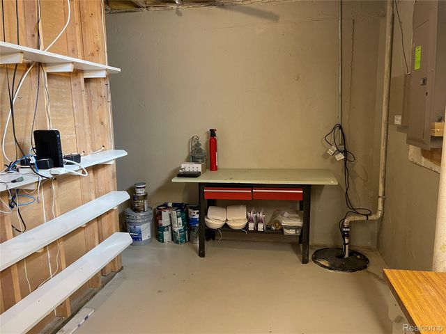 4765 Woodbine Circle S, West Bloomfield Charter Township, MI 48323