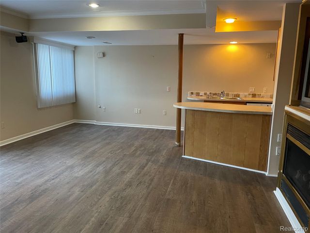 4765 Woodbine Circle S, West Bloomfield Charter Township, MI 48323