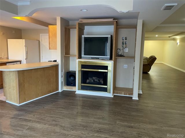 4765 Woodbine Circle S, West Bloomfield Charter Township, MI 48323