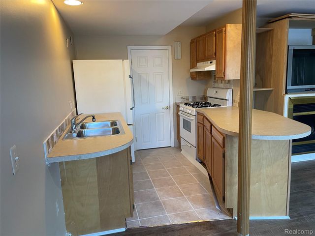 4765 Woodbine Circle S, West Bloomfield Charter Township, MI 48323