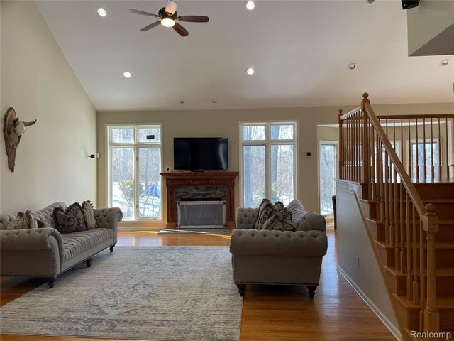 4765 Woodbine Circle S, West Bloomfield Charter Township, MI 48323