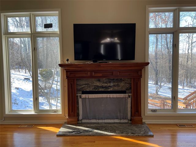 4765 Woodbine Circle S, West Bloomfield Charter Township, MI 48323