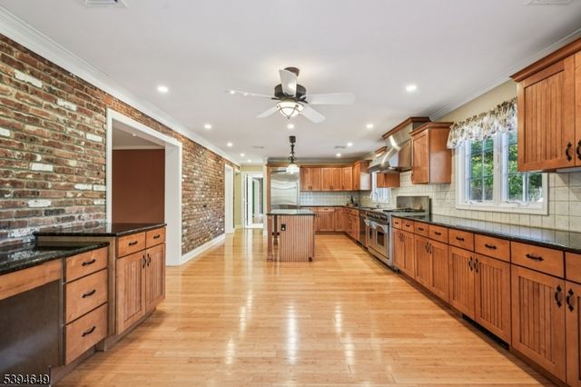 4 Punch Bowl Rd, Florham Park Boro, NJ 07960