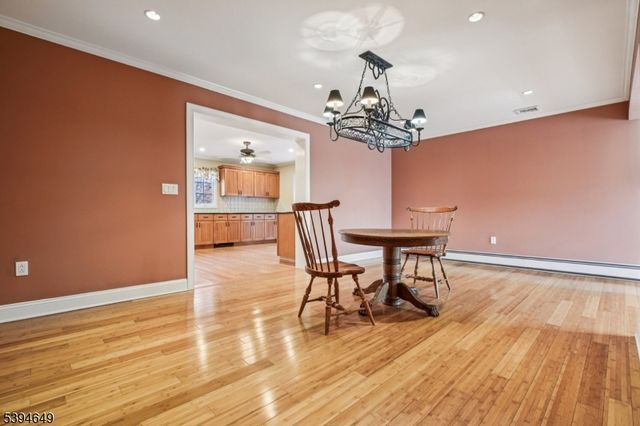 4 Punch Bowl Rd, Florham Park Boro, NJ 07960