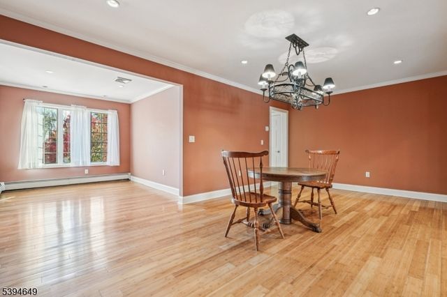 4 Punch Bowl Rd, Florham Park Boro, NJ 07960