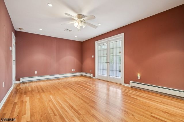 4 Punch Bowl Rd, Florham Park Boro, NJ 07960