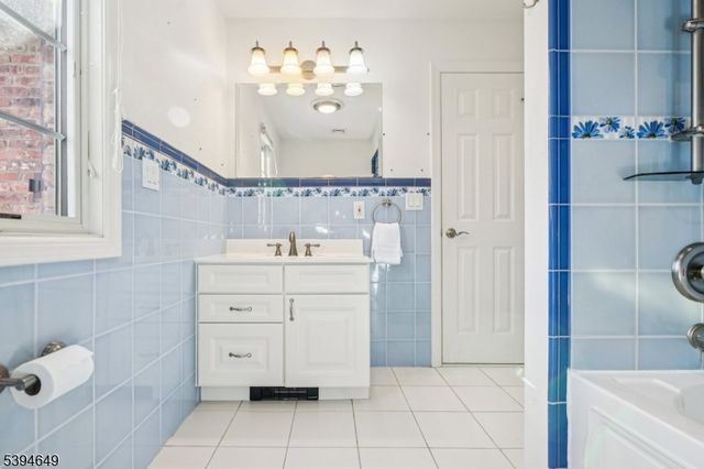 4 Punch Bowl Rd, Florham Park Boro, NJ 07960