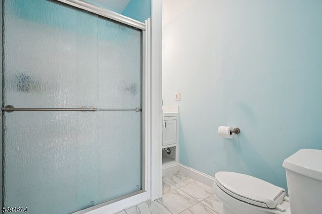 4 Punch Bowl Rd, Florham Park Boro, NJ 07960