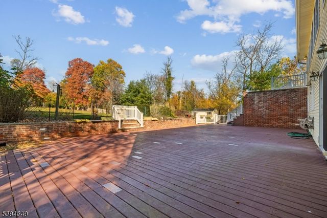 4 Punch Bowl Rd, Florham Park Boro, NJ 07960