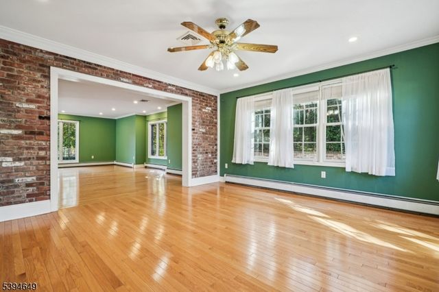 4 Punch Bowl Rd, Florham Park Boro, NJ 07960