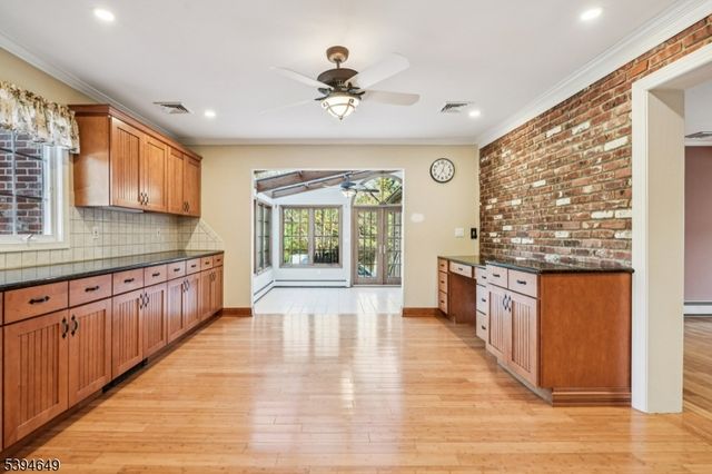 4 Punch Bowl Rd, Florham Park Boro, NJ 07960