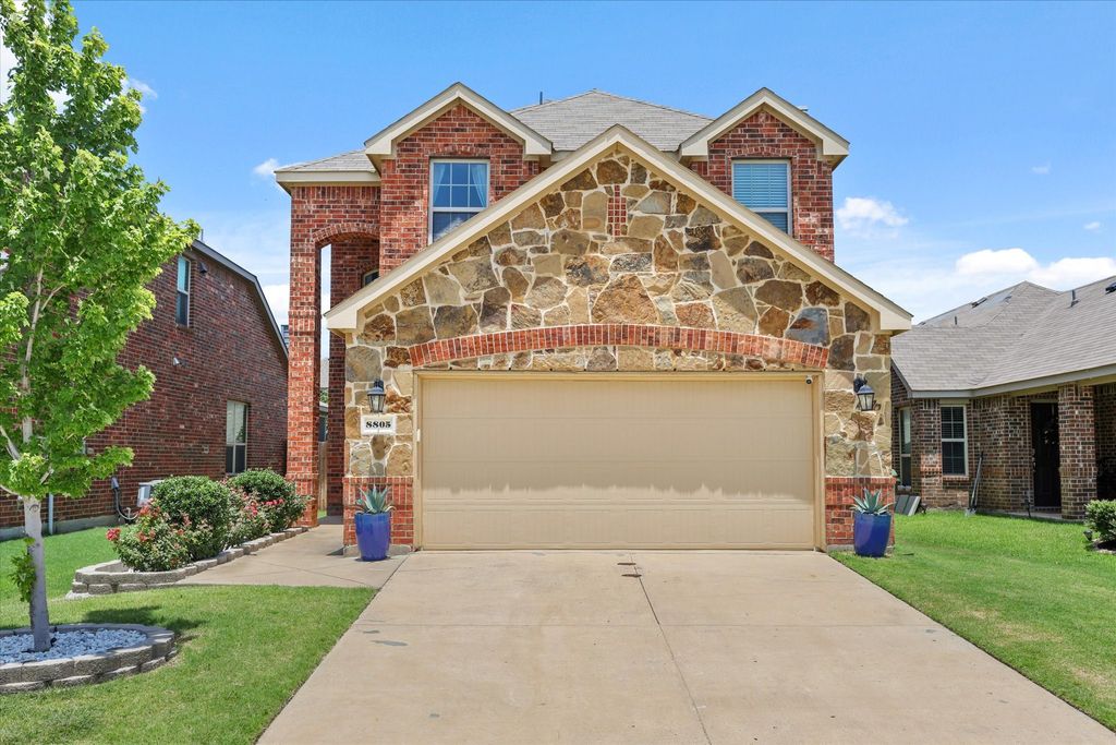 8805 Deadwood Lane, Aubrey, TX 76227 — exterior