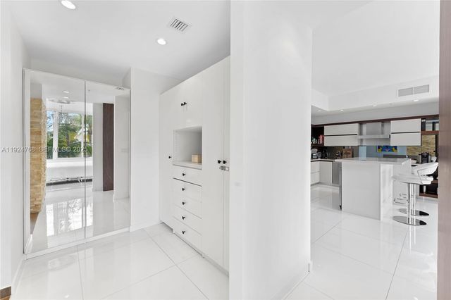 2100 Park Ave 201, Miami Beach, FL 33139
