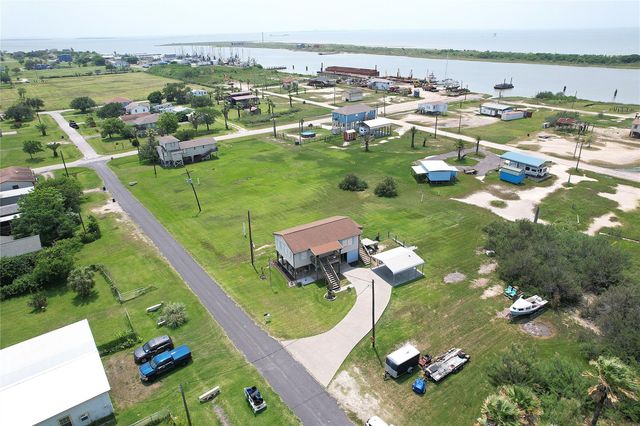 1321 Pickney Avenue, Port Bolivar, TX 77650