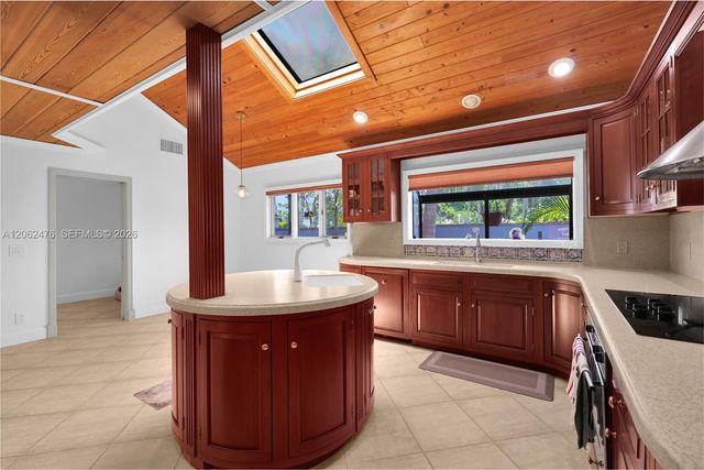 6879 Palm Grove Court, Palm Beach Gardens, FL 33418