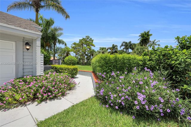 6879 Palm Grove Court, Palm Beach Gardens, FL 33418