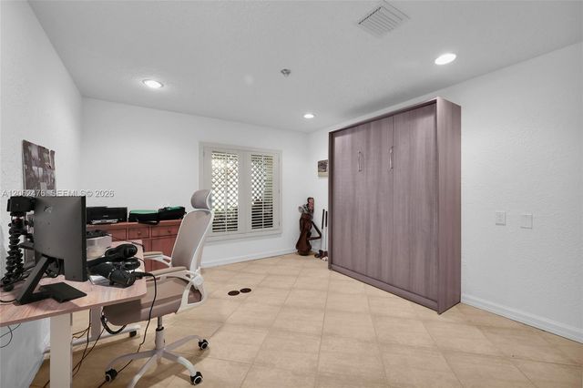 6879 Palm Grove Court, Palm Beach Gardens, FL 33418