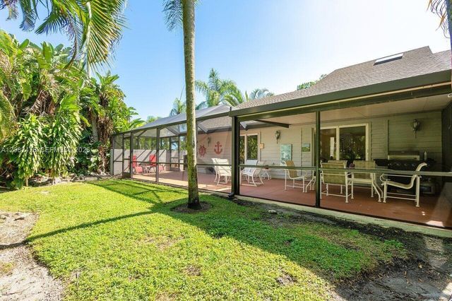 6879 Palm Grove Court, Palm Beach Gardens, FL 33418
