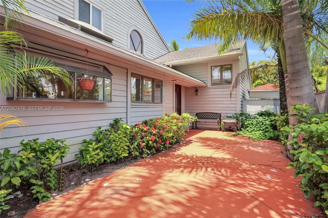 6879 Palm Grove Court, Palm Beach Gardens, FL 33418