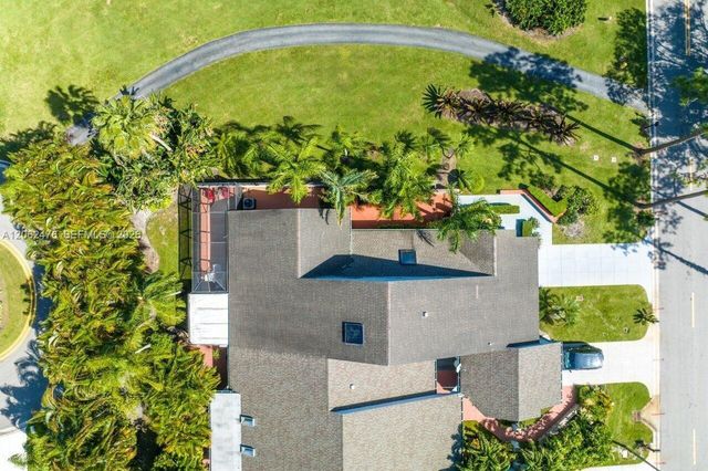 6879 Palm Grove Court, Palm Beach Gardens, FL 33418