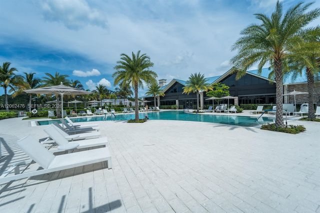 6879 Palm Grove Court, Palm Beach Gardens, FL 33418