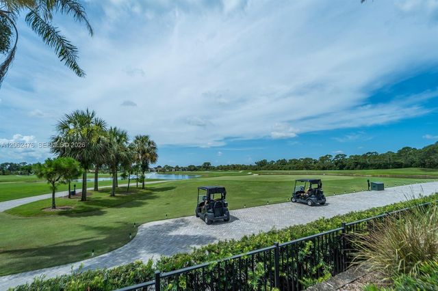 6879 Palm Grove Court, Palm Beach Gardens, FL 33418